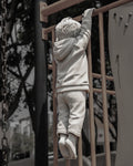 Niño colgado